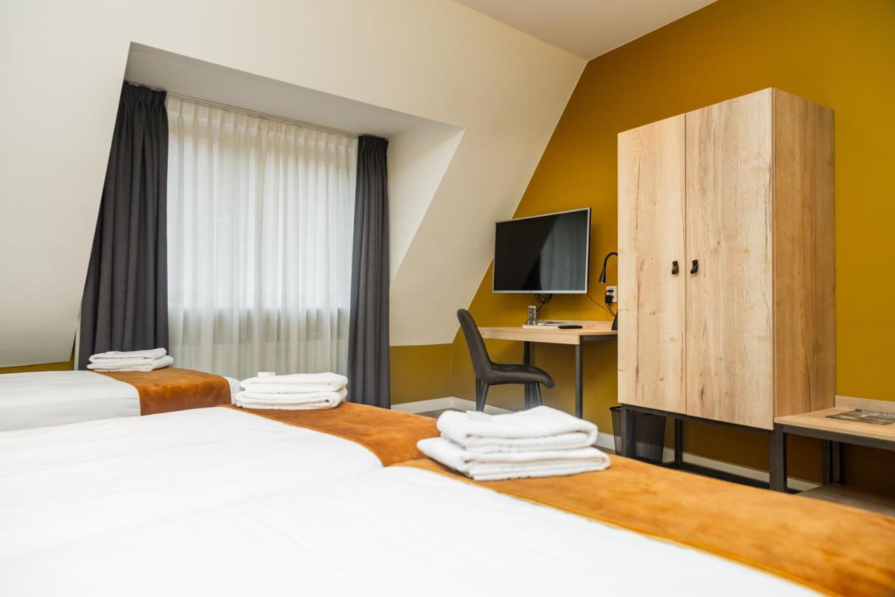 Hotel Onder De Linden โรเดิน ภายนอก รูปภาพ