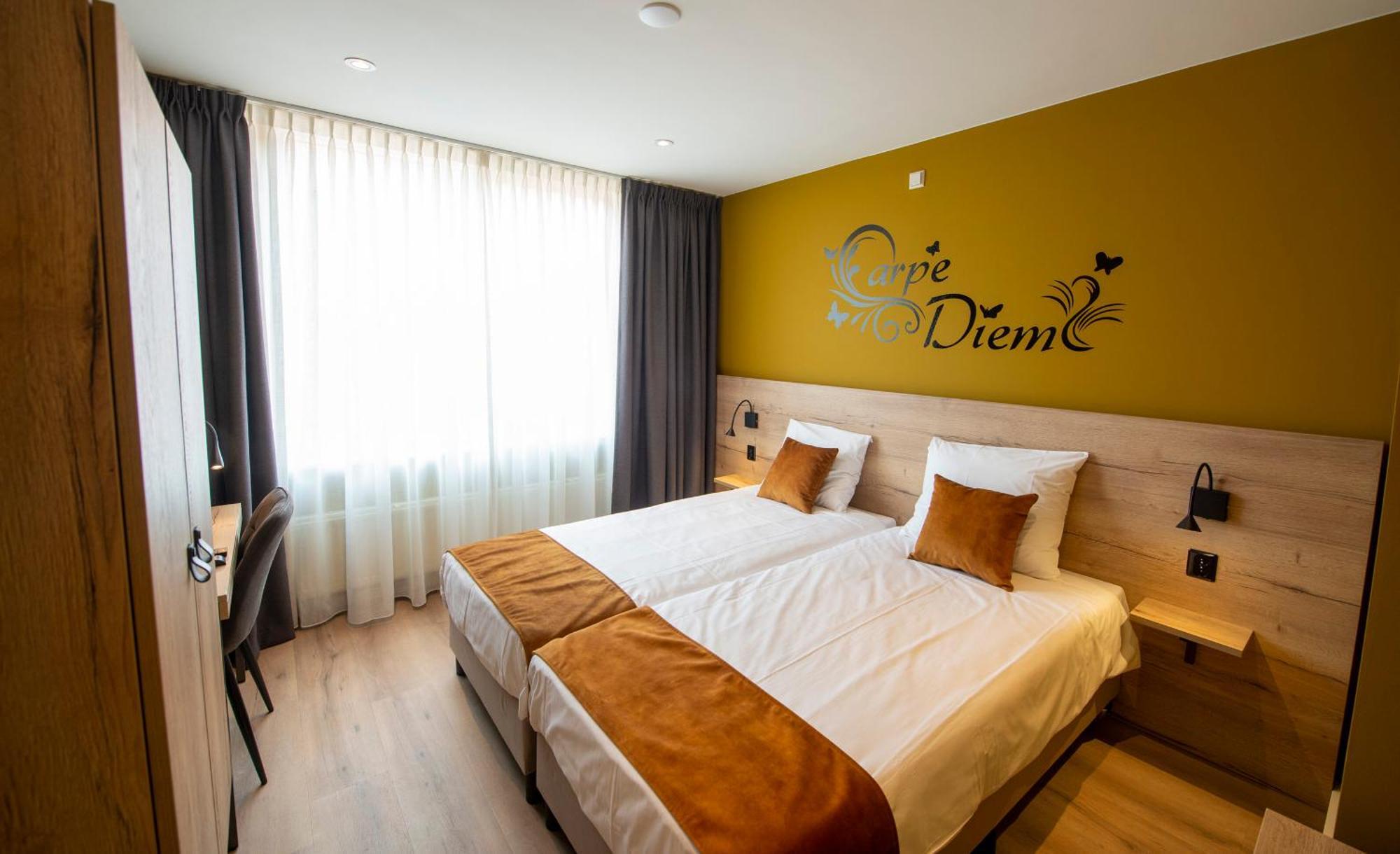 Hotel Onder De Linden โรเดิน ภายนอก รูปภาพ