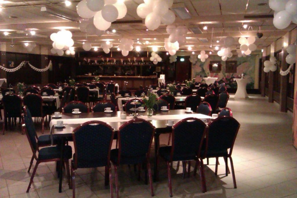 Hotel Onder De Linden โรเดิน ภายนอก รูปภาพ
